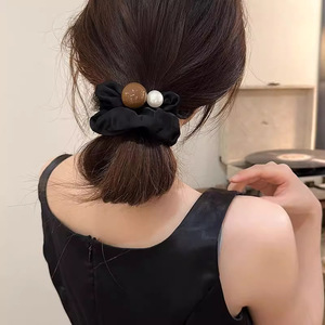 Scrunchie para el cabello con apariencia de oficina diaria, elegante, decorado con <span class=keywords><strong>perlas</strong></span>, tela de seda, Scrunchies para el cabello para mujeres, accesorios elegantes para el cabello - Product Image 4