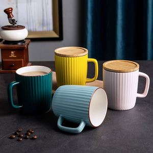 แก้วกาแฟเซรามิกสีพื้นเรียบง่ายสร้างสรรค์ ฝาไม้สีสันสดใส ขนาด 400 มล. แบบกำหนดเองได้ - Product Image 3
