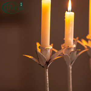 Candelabro de Hierro Forjado Estilo Francés, Forma de Cruz, Blanco Vintage, Decoraciones Navideñas para Escritorio - Product Image 4