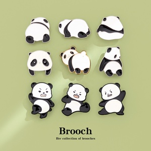 Broche Panda Cartoon Personnalisée en Époxy Noir et Blanc, Plaqué Or, pour Fête d'Enfants - Product Image 2