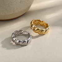 Bague en acier inoxydable plaqué or 18 carats à motif torsadé, style euro-américain, pour femme, bijou de main pour usage quotidien, vente en gros