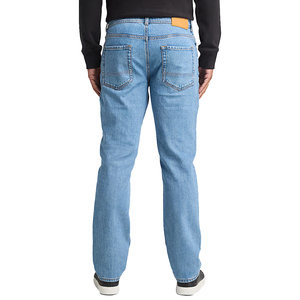 Jeans classiques à coupe droite pour hommes avec une largeur de jambe constante du genou à la cheville et une taille confortable à hauteur moyenne - Product Image 4