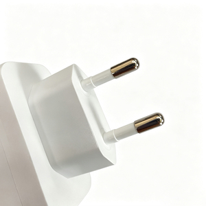 Cargador USB C Inteligente de 65W, Adaptador con 2 Puertos Tipo-C y 1 Puerto USB-A, Carga Rápida con Protección Contra Sobrecalentamiento para Viajes, Hogar y Oficina - Product Image 4