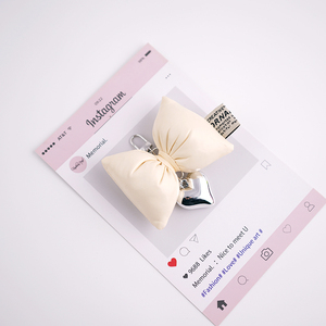 Nouveau style coréen breloque de sac à nœud en faux <span class=keywords><strong>cuir</strong></span> rose en forme de cœur argenté <span class=keywords><strong>porte</strong></span>-clés en métal doux et à la mode - Product Image 4