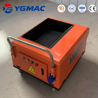 Pompe à béton compacte auto-chargeante avec connecteur de tuyau pour le coulage et le transport de colonnes de structures secondaires à longue distance
