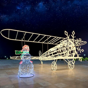 Grande sculpture lumineuse 3D en forme d'avion de Noël pour l'installation visuelle extérieure des fêtes dans les places de ville - Product Image 1