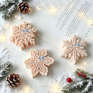 Bougie parfumée flocon de neige 3D faite à la main, bougie décorative de Noël pour décoration intérieure de fêtes - Product Image 3