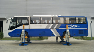 Elevador Hidráulico de Cuatro Postes Maxima FC75W para Autos y Camionetas con Capacidad de 7.5T, Certificado CE, Elevador de Columna con 10 Años de Garantía - Product Image 2