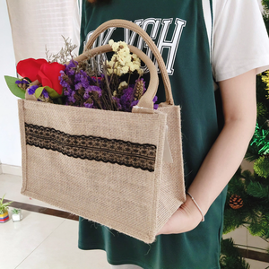 Sac en <span class=keywords><strong>jute</strong></span> naturel 100% chanvre avec <span class=keywords><strong>dentelle</strong></span>, personnalisable, noir, avec bordure en <span class=keywords><strong>dentelle</strong></span>, pochette en <span class=keywords><strong>jute</strong></span> avec logo imprimé sur mesure, vente en gros - Product Image 5