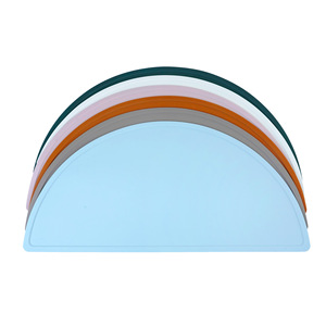 Salvamanteles semicircular de silicona, tapete aislante térmico antiescaldaduras para alimentación de bebés, posavasos impermeable tipo arco verde pavo real - Product Image 4