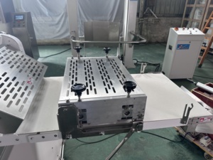 Machine à croissants semi-automatique, laminoir à <span class=keywords><strong>pâte</strong></span> <span class=keywords><strong>feuilletée</strong></span> continu, avec le meilleur <span class=keywords><strong>prix</strong></span> pour les machines à découper la <span class=keywords><strong>pâte</strong></span> - Product Image 5