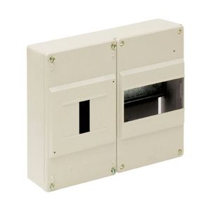 Scatola di derivazione con 6 elementi e differenziale, ideale per installazioni elettriche sicure ed efficienti. - Product Image 1