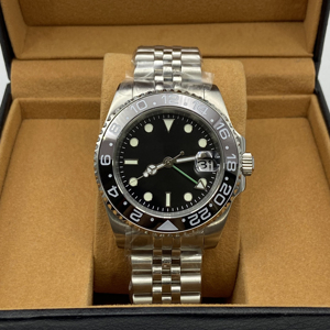 Reloj Mecánico de Lujo para Hombre con Función GMT Práctica, Resistente al Agua, Movimiento NH34, Esfera con Números Arábigos, Estilo Moderno - Product Image 3