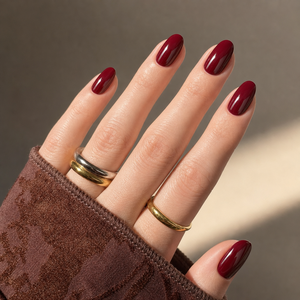 YD28 Kaixin – Faux ongles à presser courts en amande, rouge cerise brillant avec micro-brillant, vente en gros - Product Image 1
