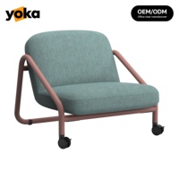 Fauteuil de relaxation moderne à roulettes avec base en acier et assise moelleuse, chaise mobile pour espaces publics et décoration de salon