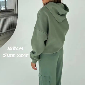 Tute da jogging da <span class=keywords><strong>donna</strong></span> di alta qualità, set due pezzi con felpa con cappuccio e pantaloni <span class=keywords><strong>cargo</strong></span>, abbigliamento sportivo personalizzato di tendenza 2026 - Product Image 2