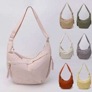 กระเป๋าคาดลำตัวผ้าไนลอนขนาดใหญ่พิมพ์โลโก้ตามสั่ง แฟชั่นสำหรับนักเรียนหญิง กระเป๋าสะพายไหล่แบบมีซิปสำหรับเดินทาง - Product Image 1