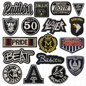 Escudo diseños <span class=keywords><strong>personalizados</strong></span> 100% parches <span class=keywords><strong>bordados</strong></span> coser hierro en la ropa decorar para la venta - Product Image 1