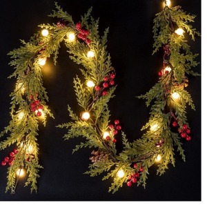 Guirnalda Navideña de PVC DAMAI con Bolas Rojas, Bayas y Lazos, Coronas de Tamaño Personalizado para Decoraciones Navideñas en Interiores y Exteriores - Product Image 4