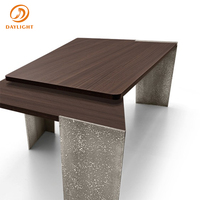 Table d'écriture asymétrique à niveaux avec base en métal texturé moderne et pieds en acier robuste, mobilier de bureau à domicile de style loft