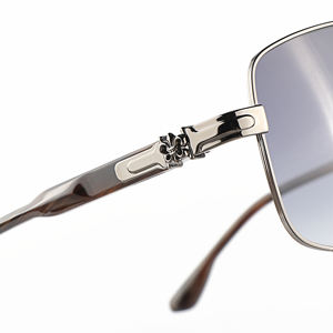 Occhiali da Sole Futuristici Rossi 2025 per Uomo e Donna, Montatura Slim Unisex per Esterni, Logo Personalizzato, Produzione all'Ingrosso - Product Image 4