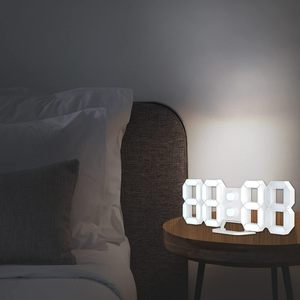Reloj Despertador Digital LED 3D con Números Blancos y Brillo Ajustable Automático para Decoración Moderna del Hogar - Product Image 6