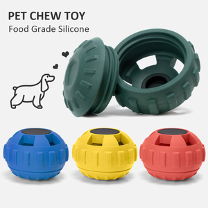 Pelota de juguete para masticar perros de goma Natural duradera ecológica de estilo de dibujos animados con dispensación de golosinas para perros - Product Image 2