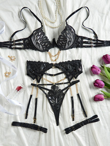 Conjunto de Lencería Erótica de Cuatro Piezas con Bordado, Malla, Cadena Metálica, Halter y Diseño Hueco - ¡Gran Oferta! - Product Image 6