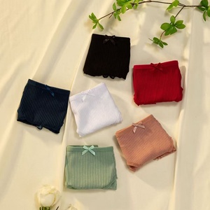 Set di 6 Pezzi di Mutandine da Donna in Cotone e Pizzo, Slip Brasiliani con Fiocco, Tessuto a Costine, Pizzo Trasparente sul Retro - Product Image 3