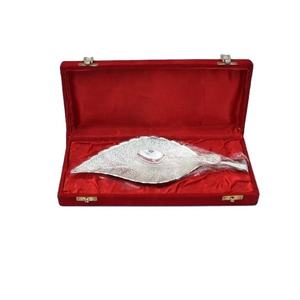 Cuenco de latón plateado con patrón en relieve, caja de terciopelo rojo, regalos de boda, cuencos de latón - Product Image 1