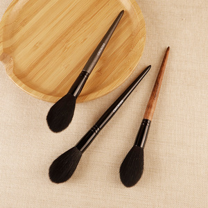 Pinceau à blush en laine Chichoco, manche long de 47 cm, en bois, poils naturels, outil de maquillage pour le blush - Product Image 3