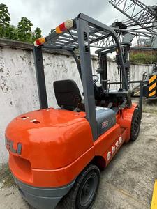 รถยกเฮลิ FD30 มือสองสำหรับงานหนัก เครื่องยนต์และระบบไฮดรอลิกที่เชื่อถือได้ - Product Image 1