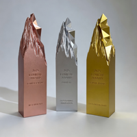 Trophée personnalisé en métal gravé en forme de montagne, médaille créative pour les récompenses de la conférence annuelle, la commémoration des activités de groupe
