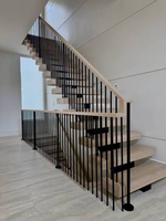 Escalier vertical CBMmart populaire à poutre simple, balustrade métallique, marches en bois massif chêne blanc pour usage résidentiel