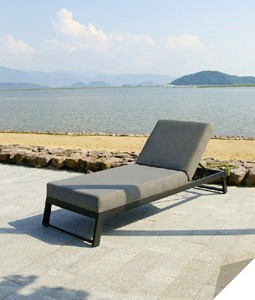 เก้าอี้เลานจ์แบบมีโครงทำจากอลูมิเนียมและเบาะรองนั่งหนาเฟอร์นิเจอร์ริมชายหาดในสวน - Product Image 1