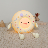 Nouvelle lampe à applaudissements LED en forme de beignet mignonne pour les filles et les enfants, cadeau de fête, lumière de nuit ronde en silicone souple rechargeable moderne