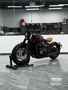 Motocicleta de Segunda Mano, Marca Retro 1200, Color Rojo, 1800 km, Año 2020, Diseño Clásico, Atemporal - Product Image 2