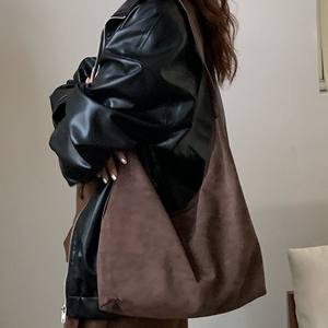 Sac à bandoulière en daim pour femme, marron et noir, couleur unie douce, fermeture éclair, sac fourre-tout pour trajets quotidiens, automne 2025 - Product Image 2