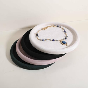 Bandeja Portátil de Terciopelo Rosa para Exhibición y Almacenamiento de Joyas, Aretes y Pulseras - Product Image 1