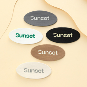 カスタムレザーエンボス加工パッチ、衣類の襟に縫い付けるシャツタグ、PUラベル、エンボス加工/メタルレザーラベルパッチ（衣類用） - Product Image 6