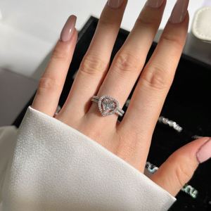 เครื่องประดับดีไซน์สวยจาก Dylam Statement Fine Jewelry เงินแท้ S925 ชุบโรเดียม ประดับเพชรคิวบิกเซอร์โคเนีย 5A รูปหัวใจ สำหรับผู้หญิง ชุดแหวนแบบถอดประกอบได้ - Product Image 4