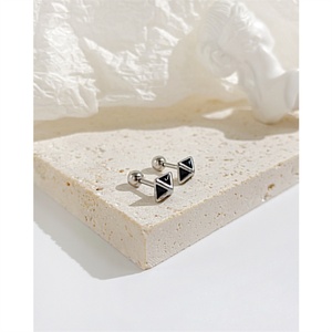 Pendientes de Acero Inoxidable Estilo Hip Hop, Pendientes Triangulares Unisex Populares - Product Image 4