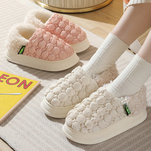 Chaussons d'intérieur chauds pour hommes et femmes en tissu d'hiver type <span class=keywords><strong>doudoune</strong></span> - Product Image 4