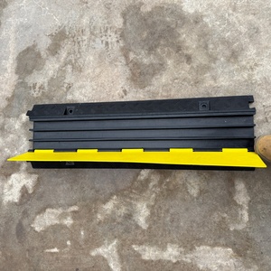 ตัวป้องกันสายเคเบิลยางคุณภาพสูง 3 ช่อง สำหรับป้องกันสายไฟในงานคอนเสิร์ต - Product Image 2