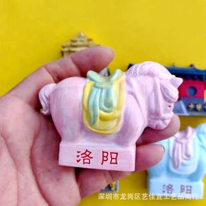 Yijias nouveau type d'autocollants de réfrigérateur culturels et en résine de tourisme, Luoyang Tang Sancai, petit gros cheval, blanc - Product Image 2