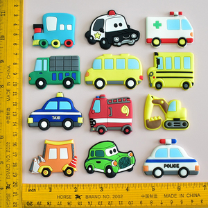 Imán de nevera con forma de coche de dibujos animados regalo de recuerdo al por mayor imán de nevera de PVC suave 3D goma <span class=keywords><strong>precio</strong></span> competitivo - Product Image 4
