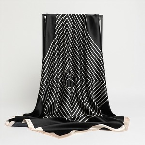 Écharpe carrée en <span class=keywords><strong>soie</strong></span> personnalisée avec logo 90*90CM, nouvelle écharpe tendance pour femmes, imprimé léopard à pois, satin chaud, <span class=keywords><strong>AliExpress</strong></span> - Product Image 2