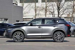 Véhicule d'occasion CX-5 2018 – Ventes saisonnières – Premium 4x4 – <span class=keywords><strong>Voiture</strong></span> d'occasion intelligente automatique en excellent état avec toit ouvrant panoramique - Product Image 4