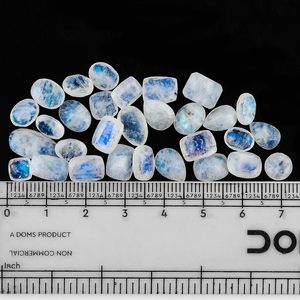 Cabujones de piedra lunar natural Gemkora de 8-10 mm con formas mixtas para la fabricación de joyas - Product Image 2