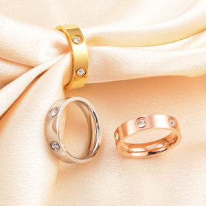 Anillos de Compromiso de Acero Inoxidable Brillante de 4.8MM de Ancho con 6 Circonitas, Color Oro/Rosa, para <span class=keywords><strong>Mujer</strong></span>, Regalo de Joyería - Product Image 2